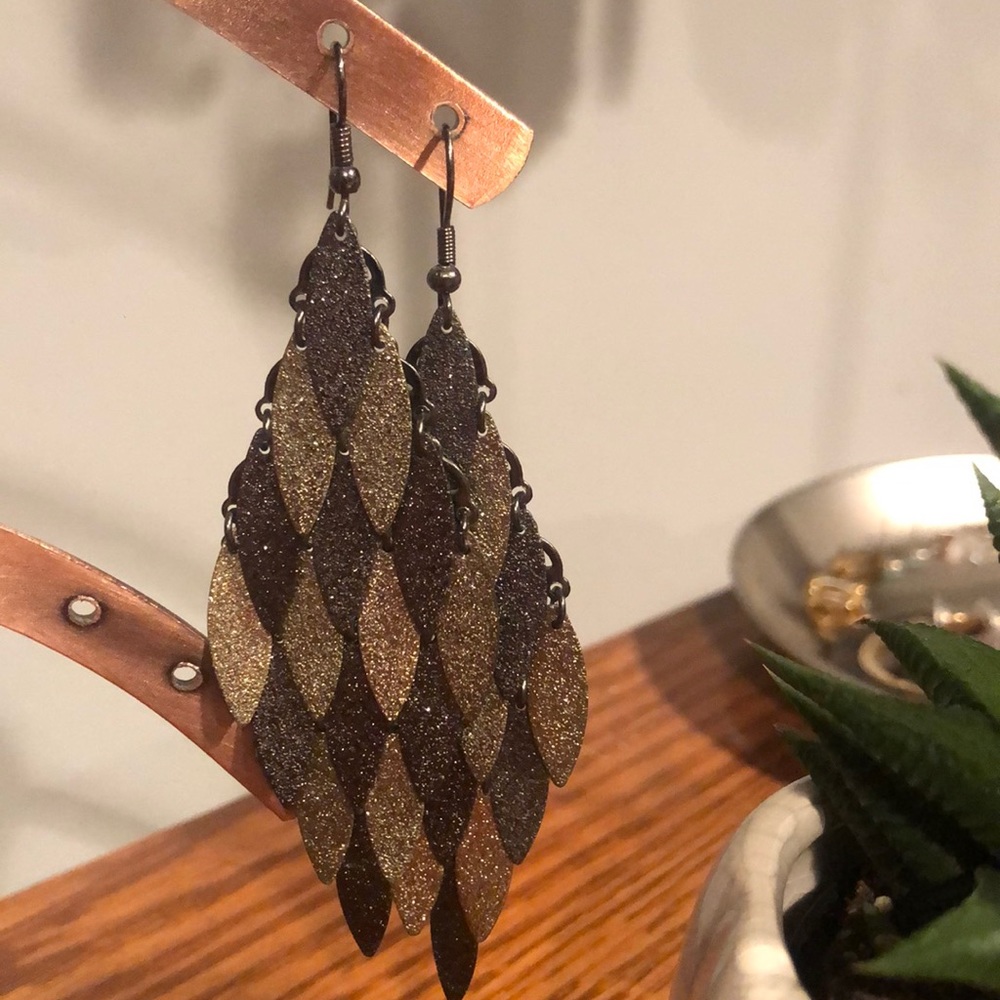 Gold and silver/grey earrings
